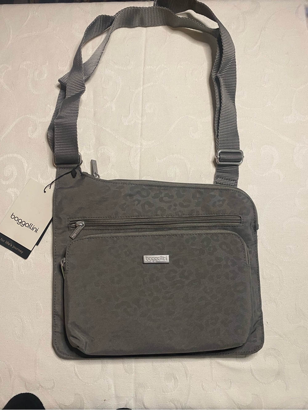 NWT Baggallini HP Bagg MM Crossbody Bag Gray Cheetah Leopard Water Resistant